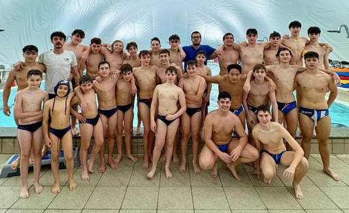 nella foto gli atleti delle 2 squadre