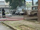 Abbiategrasso: maxi rogo alla Folletta, bruciate cinque auto parcheggiate in un cortile Abbiategrasso: maxi rogo alla Folletta, bruciate cinque auto parcheggiate in un cortile