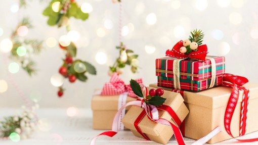 Natale: per i regali 158 euro a testa, -36% rispetto al 2019