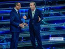 Sanremo 2025, Roberto Benigni irrompe al Festival con la sua ironia: "Non parliamo di politica che c'è nervosismo"