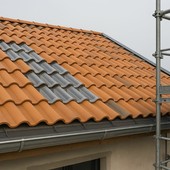 Dalla ristrutturazione agli interventi su edifici esistenti: perché le tegole portoghesi in vetro sono sempre più richieste