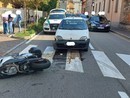 Incidente nel centro di Robecco sul Naviglio: motociclista finisce al pronto soccorso