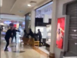 Rapina in una gioielleria all'Iper di Montebello della Battaglia, ricercati tre banditi Rapina in una gioielleria all'Iper di Montebello della Battaglia, ricercati tre banditi