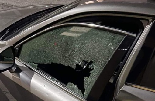 Milano, rompe i vetri di 11 auto (compresa una Croce Rossa): arrestato 28enne