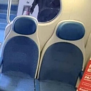 Minorenne molestata tra Milano e Pavia: indagato un 50enne, l’ipotesi è violenza sessuale