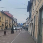 Magenta: giovane alterato dà in escandescenza: carabinieri, polizia locale e ambulanza sul posto Magenta: giovane alterato dà in escandescenza: carabinieri, polizia locale e ambulanza sul posto