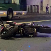 Motociclista perde il controllo del mezzo e muore nella notte a Milano