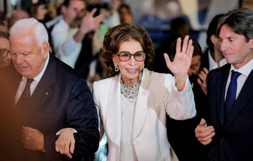 Sophia Loren è stata accompagnata da Luciano Cimmino - foto da profilo ufficiale Sophia Loren Restaurant
