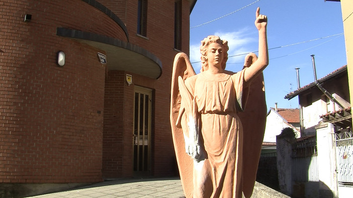 Cilavegna: vandalismi alla statua dell'Angelo dietro alla chiesa parrocchiale