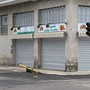 Magenta, incidente in via Sanchioli: demolito il semaforo Magenta, incidente in via Sanchioli: demolito il semaforo