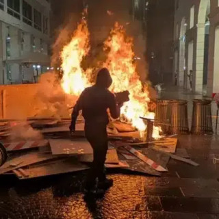 Violenze a Milano: feriti e 50 in Questura