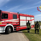 Boffalora, fiamme alla Gambarina: bruciano le sterpaglie vicino alla spiaggetta del Ticino