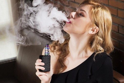 Perché sempre più persone scelgono la sigaretta elettronica usa e getta?