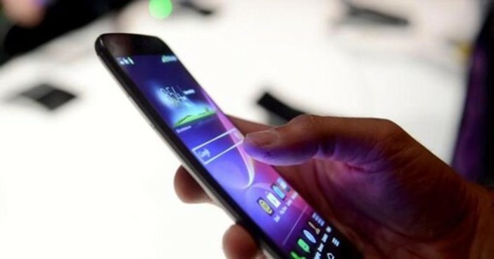 Anas, la ricerca sugli stili di guida: solo il 42% degli italiani usa correttamente il cellulare al volante Anas, la ricerca sugli stili di guida: solo il 42% degli italiani usa correttamente il cellulare al volante
