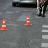 Milano, coppia di anziani travolti da un'auto sulle strisce: lui è morto, lei è gravissima