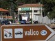 Anche la Svizzera cambia rotta: bar e ristoranti chiusi alle 23, mascherine anche all'aperto e test rapidi