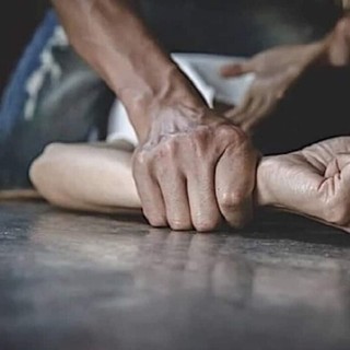 Busto Arsizio, picchia e violenta 14enne conosciuta sui social: 21enne arrestato