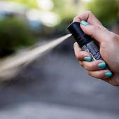Spray al peperoncino in una scuola di Pavia, soccorsi tre studenti e una donna 43enne Spray al peperoncino in una scuola di Pavia, soccorsi tre studenti e una donna 43enne