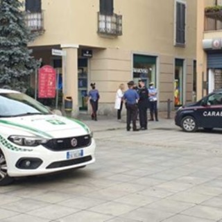 Magenta: armato di coltello tenta due rapine nel centro, ma è costretto a fuggire