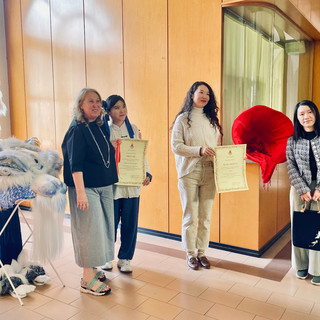 Vigevano, esposte a palazzo comunale le opere donate alla città da due giovani artiste cinesi