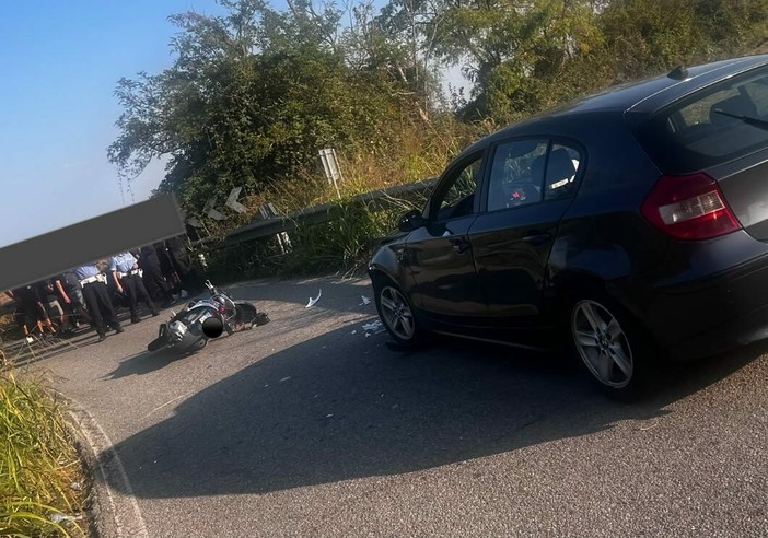 Corbetta, scontro frontale lungo la SP227 che porta a Castellazzo de’ Barzi: 16enne in scooter elitrasportato in ospedale Corbetta, scontro frontale lungo la SP227 che porta a Castellazzo de’ Barzi: 16enne in scooter elitrasportato in ospedale