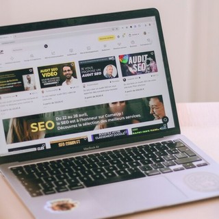 Siti credibili nel loro settore: che cosa li rende affidabili (e come valutarli con lucidità)