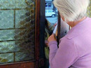 Vigevano: truffa del finto operatore bancario, pensionata derubata di 5mila euro, scattano tre denunce Vigevano: truffa del finto operatore bancario, pensionata derubata di 5mila euro, scattano tre denunce