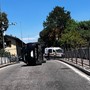 Incidente sul ponte di Robecco: auto si ribalta, lunga coda fino ad Abbiategrasso