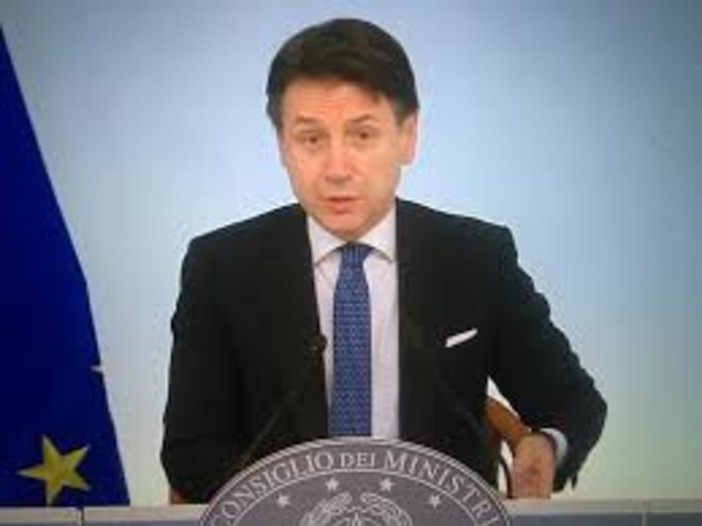 Coronavirus: 10 miliardi di euro e zona rossa in tutta Italia, Conte è pronto Coronavirus: 10 miliardi di euro e zona rossa in tutta Italia, Conte è pronto