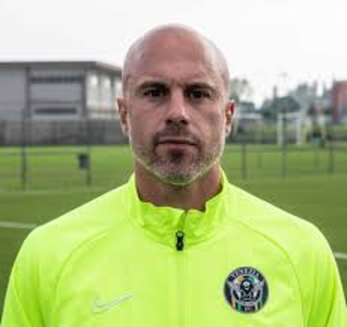 Calcio, continua la crescita del vigevanese Andrea Soncin come allenatore. Entra nello staff tecnico del Venezia Calcio, continua la crescita del vigevanese Andrea Soncin come allenatore. Entra nello staff tecnico del Venezia