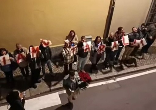 Magenta, una serata d’altri tempi: serenata sotto la casa della sposa prima del matrimonio Magenta, una serata d’altri tempi: serenata sotto la casa della sposa prima del matrimonio
