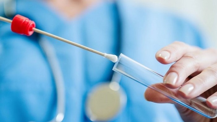 Covid, le Regioni provano a cambiare le regole: «Eliminare gli asintomatici dal bollettino e i tamponi di fine quarantena» Covid, le Regioni provano a cambiare le regole: «Eliminare gli asintomatici dal bollettino e i tamponi di fine quarantena»