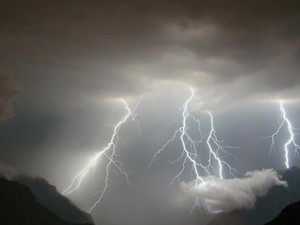Temporali e grandine: la Lombardia lancia l'allerta arancione per domani