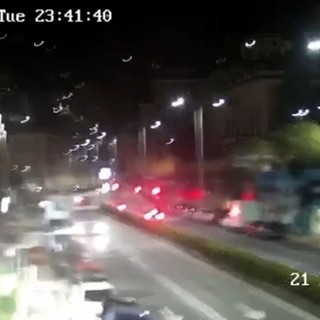 Terremoto a Genova, il momento della scossa ripreso dalla telecamera di sorveglianza (Video)