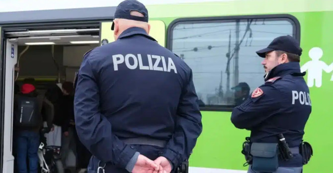 Aggressione su un treno diretto a Magenta: giovane soccorso dopo una rapina con spray al peperoncino Aggressione su un treno diretto a Magenta: giovane soccorso dopo una rapina con spray al peperoncino