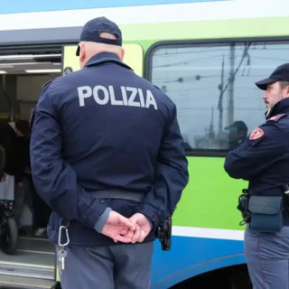 Aggressione su un treno diretto a Magenta: giovane soccorso dopo una rapina con spray al peperoncino Aggressione su un treno diretto a Magenta: giovane soccorso dopo una rapina con spray al peperoncino