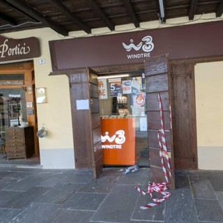 Magenta: ladri nel cuore della notte, colpito il negozio Wind Tre