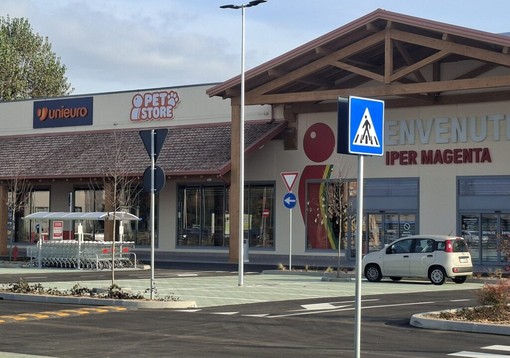 Magenta, domani riapre lo store Unieuro accanto all’Iper: nuova vita per l’area commerciale di via Leopardi