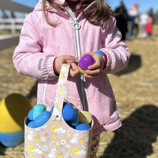 Al Villaggio delle Uova si festeggia la fine di marzo con pecore ed agnelli al pascolo. Natura come sempre protagonista