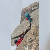 Due alpinisti bloccati sul Dente Gigante in Valle d'Aosta, le immagini dei soccorsi