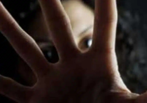 Cesano Boscone, minaccia di morte la compagna e le sfascia la porta di casa: arrestato Cesano Boscone, minaccia di morte la compagna e le sfascia la porta di casa: arrestato