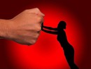 Insegue la ex da Trecate a Milano e l’aggredisce: arrestato 31enne Insegue la ex da Trecate a Milano e l’aggredisce: arrestato 31enne