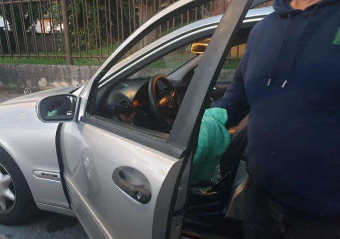 Magenta: vandalizzate le auto in sosta tra via Zara e via Porta Magenta: vandalizzate le auto in sosta tra via Zara e via Porta