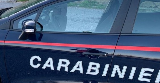 Vigevano: forzano una porta per rubare generi alimentari e tre bottiglie di alcolici nel bar della piscina