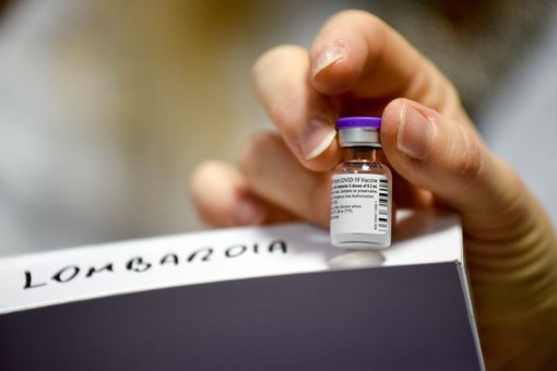 Vaccini anti Covid, in Lombardia finora 256mila somministrazioni. Oltre 24mila i richiami