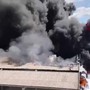 Incendio nello stabilimento Versalis a Mantova, colonna di fumo nero Incendio nello stabilimento Versalis a Mantova, colonna di fumo nero