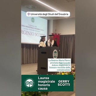 Gerry Scotti è dottore in Scienze della comunicazione, il momento della proclamazione Gerry Scotti è dottore in Scienze della comunicazione, il momento della proclamazione
