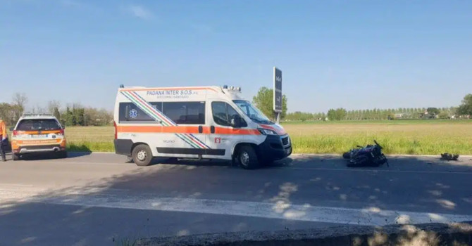 Robecco sul Naviglio: moto contro auto, grave incidente in via Magenta nel giorno di Pasqua Robecco sul Naviglio: moto contro auto, grave incidente in via Magenta nel giorno di Pasqua