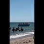 Migranti verso spiaggia, respinti dai bagnanti a Santa Margherita di Pula Migranti verso spiaggia, respinti dai bagnanti a Santa Margherita di Pula
