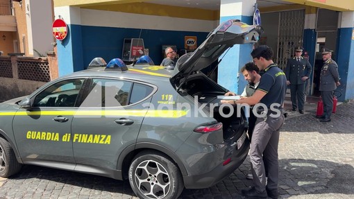 Carburanti annacquati, blitz della Guardia di Finanza di Roma Carburanti annacquati, blitz della Guardia di Finanza di Roma